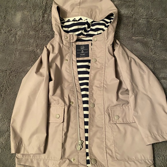 GAP Other - Gap toddler boy size 4T shark rain jacket